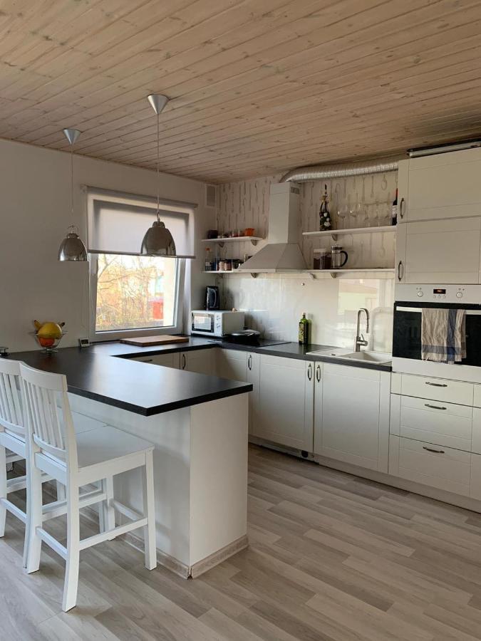 Modern Cozy 2 Bedroom Apartment Near City Center 페르누 외부 사진