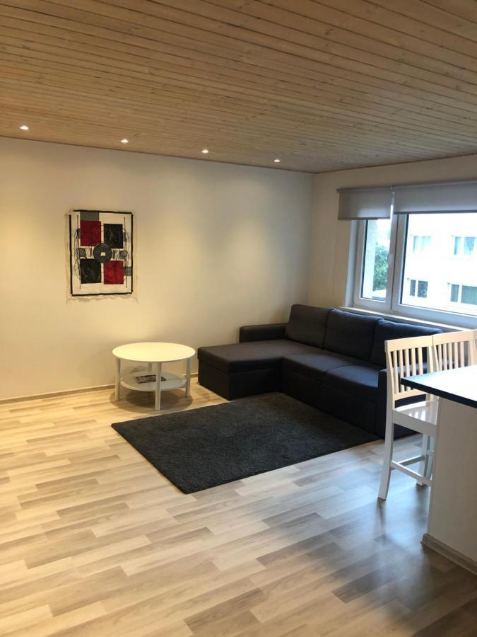 Modern Cozy 2 Bedroom Apartment Near City Center 페르누 외부 사진